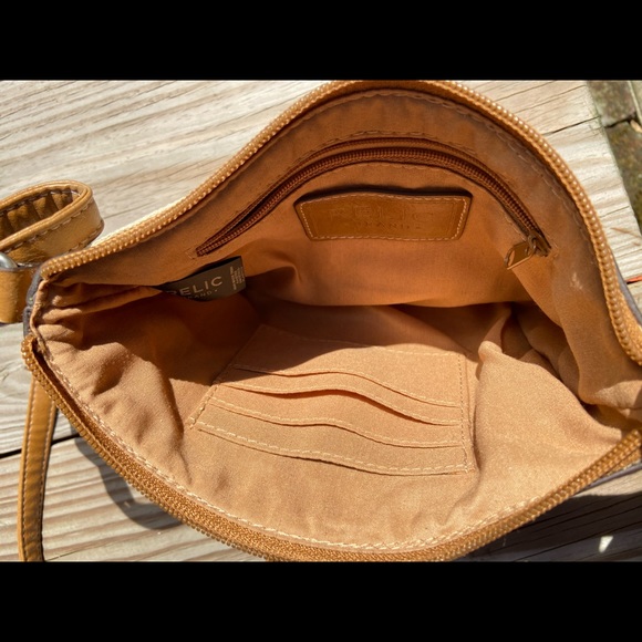 Relic Brand Butterfly Purse - Picture 3 of 4